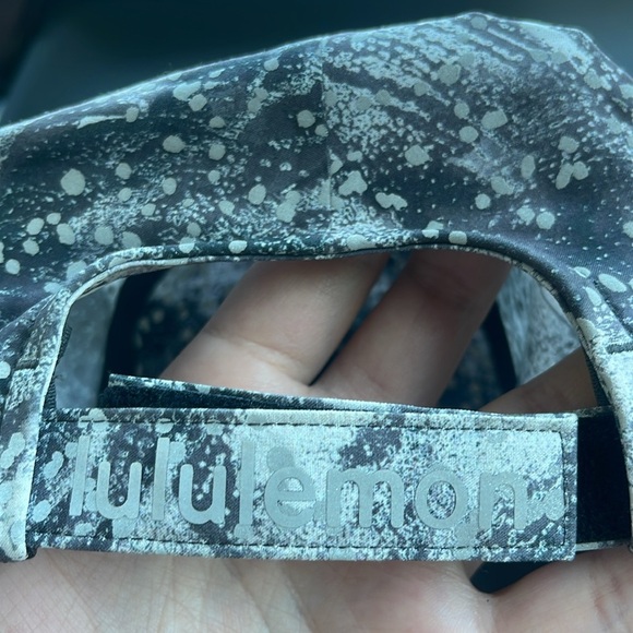 Lululemon | Women’s Fast and Free Running Hat Take Flight Grey Silver Reflective - Picture 2 of 4